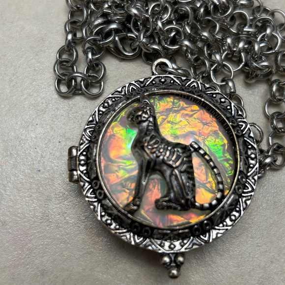 Skeleton cat locket - Picture 2 of 3